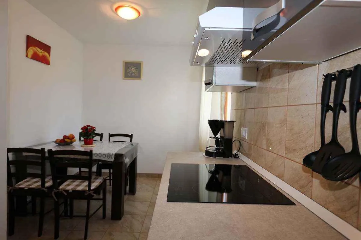 Apartment In Silo/Insel Krk 13583